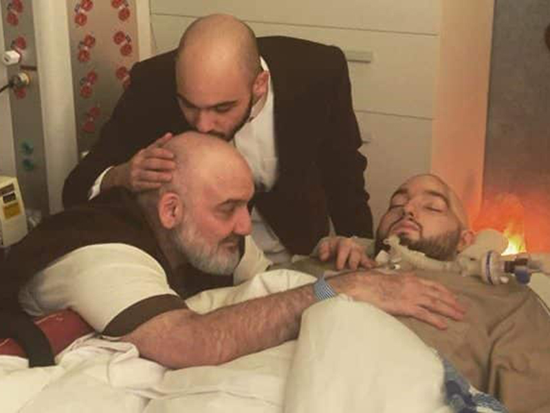 اضغط لمشاهدة الصورة: صورة حديثة للأمير خالد بن طلال مع ابنه الوليد